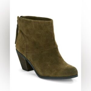 Sam Edelman Heeled Larkin Boot in Moss Green Suede
